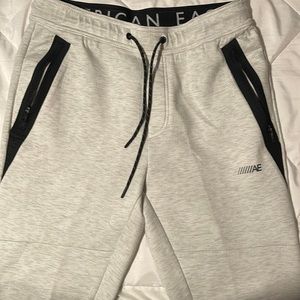 American Eagle White Joggers